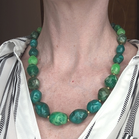 Vintage Coro Green Lucite Single Strand Chunky Necklace - Picture 1 of 7